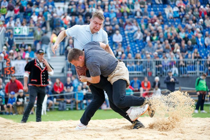Schwingerkampf auf dem Sägemehlboden